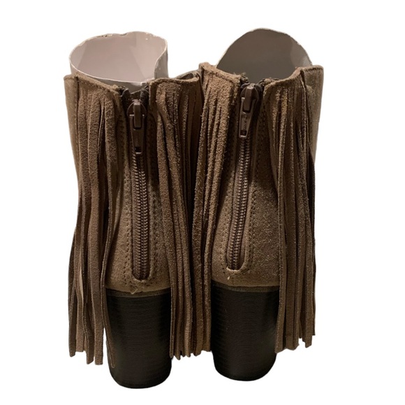 Candie's® Women's Boho Fringe Ultra Suede Heeled Ankle Boots Zip Back Size 8.5 - Picture 3 of 9